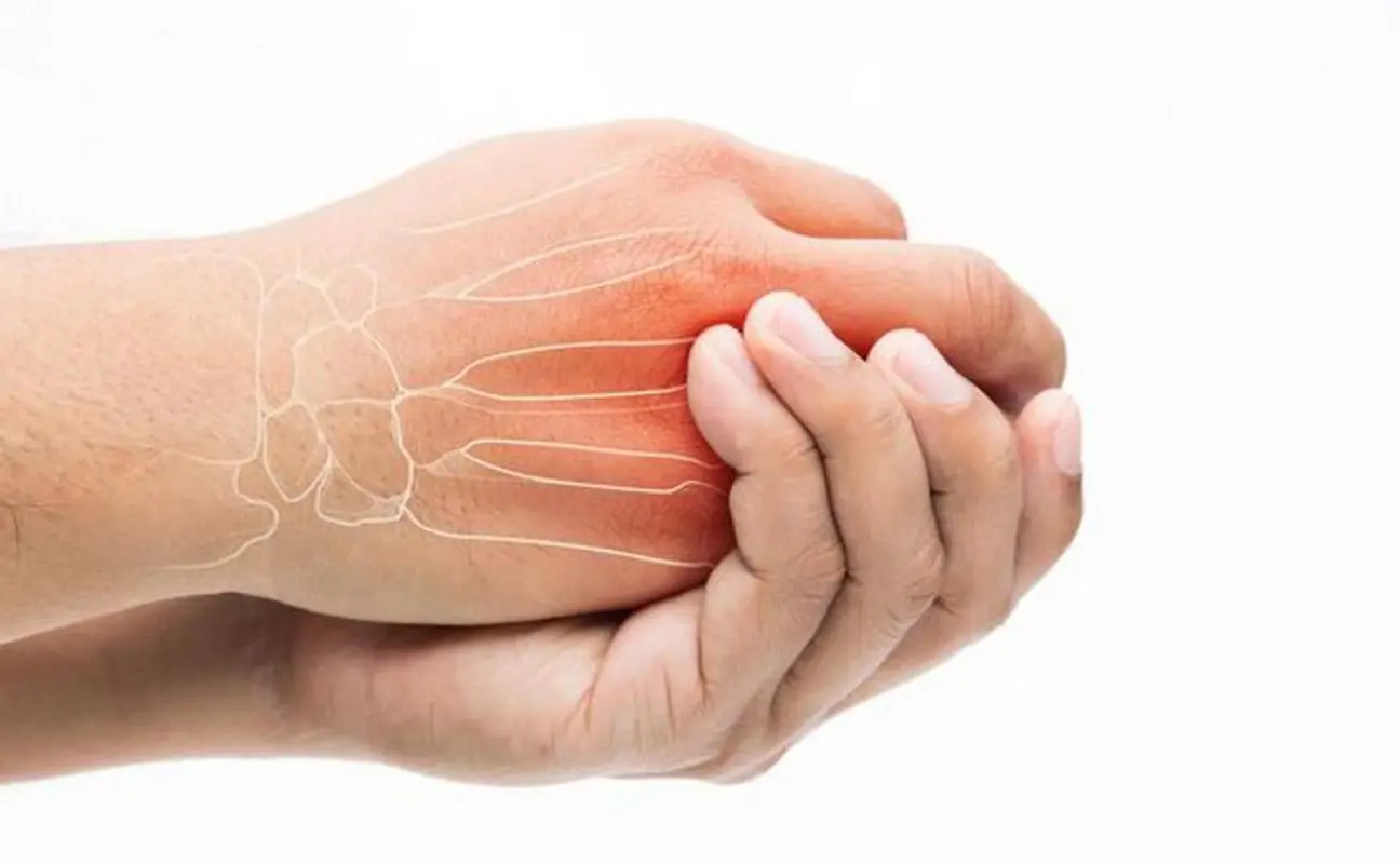 老年人手指僵硬,关节痛,正常吗?该如何缓解?一文详细告诉你