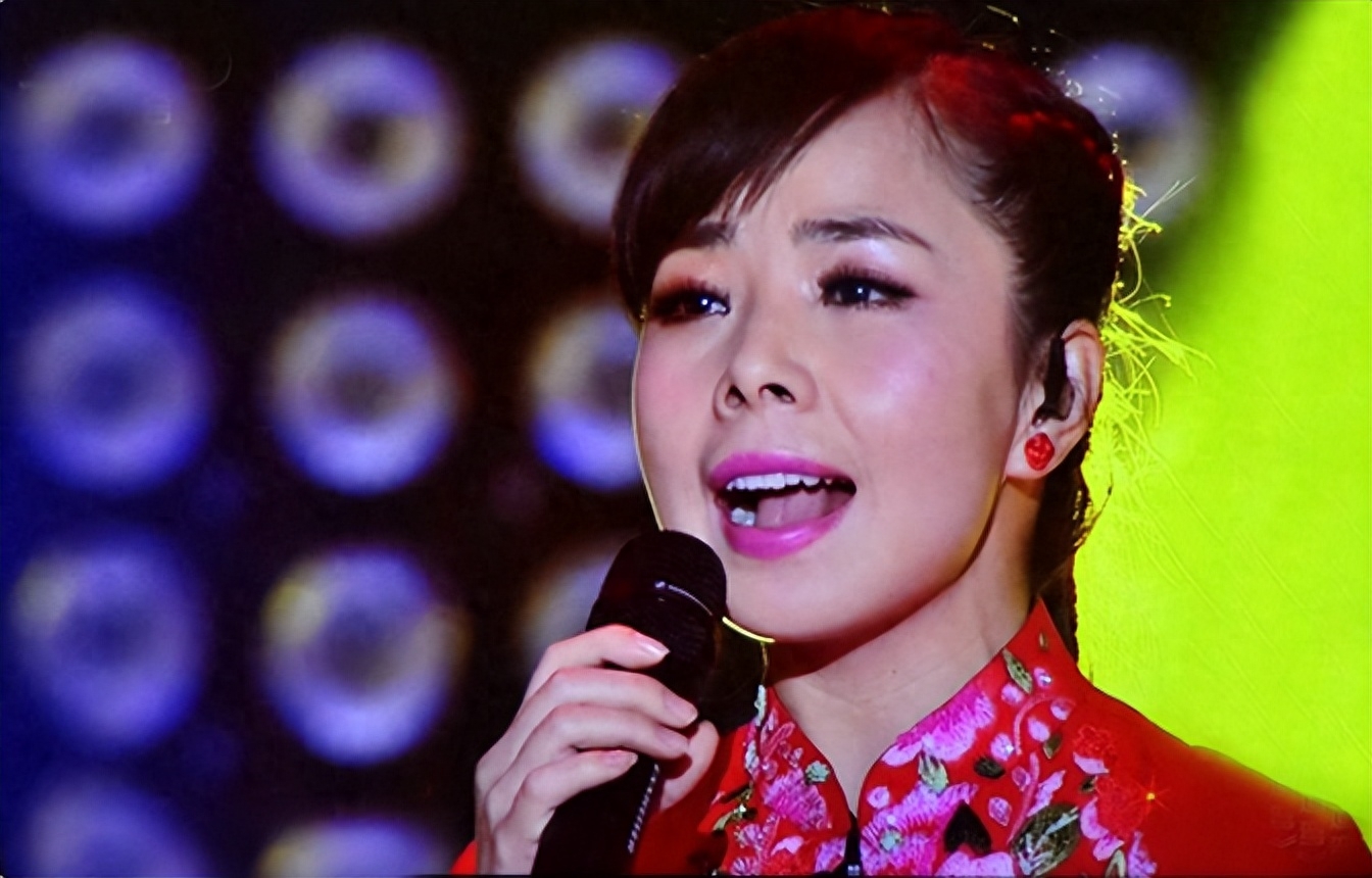 回顾王二妮草根出身艰苦的成名之路