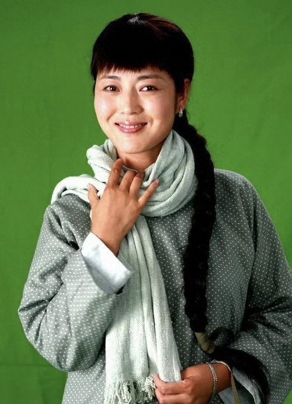 回顾王茜华被梅婷抢了角色45岁高龄生子二婚丈夫将她宠成宝