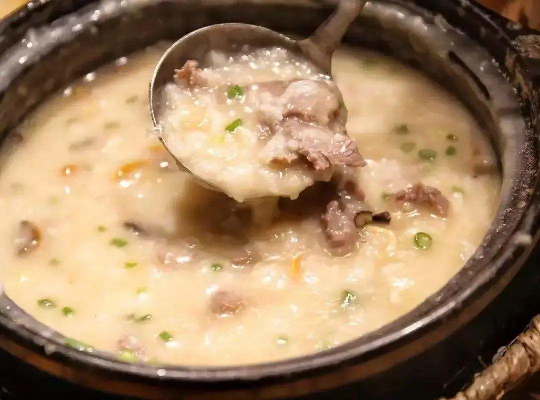广西的粥,维系着当地人千百年的饮食习惯,"粥铺"现象全国罕见
