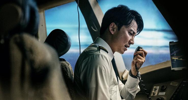 韩国首部空中灾难片《紧急迫降》:我们都只是渺小的人类