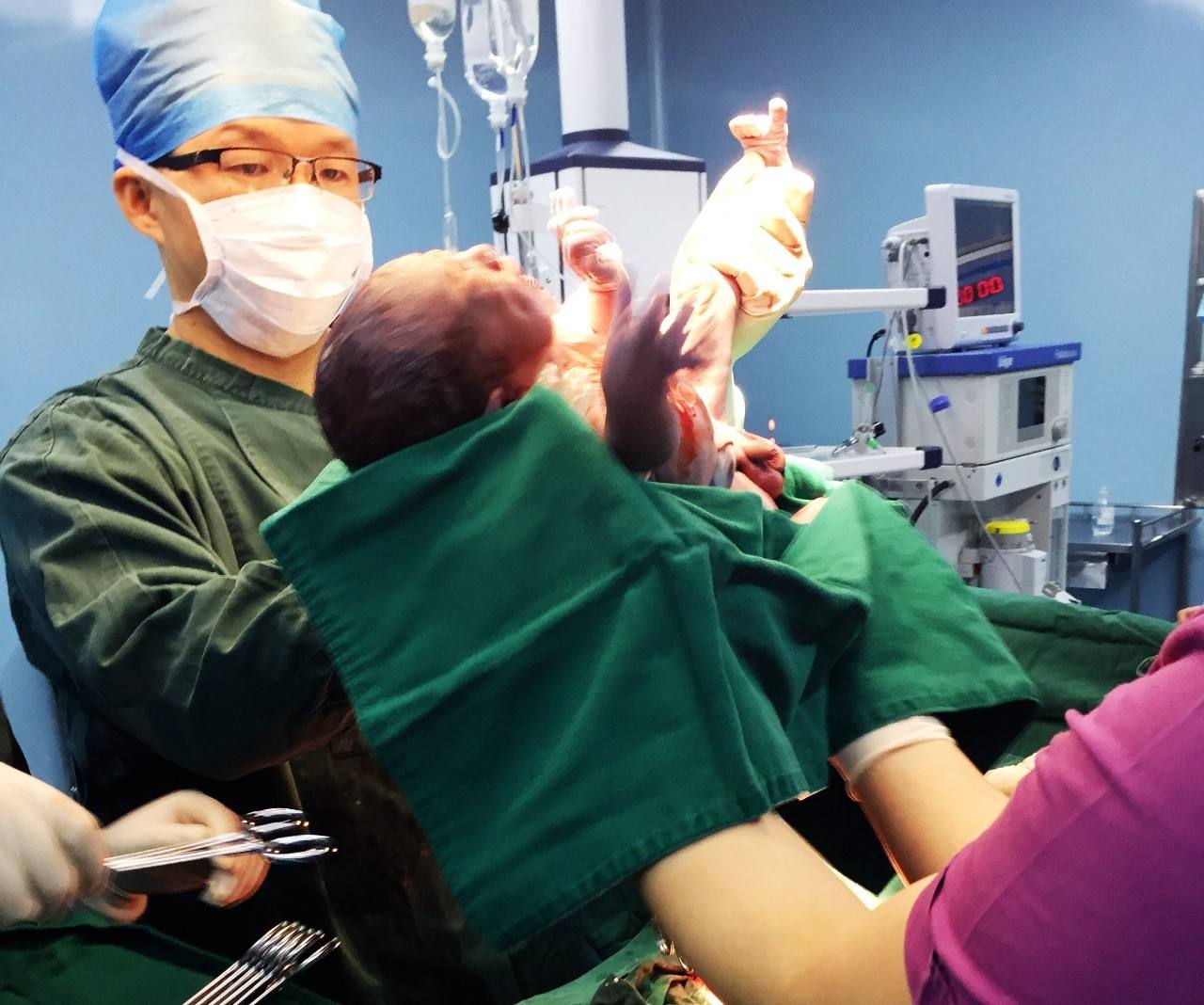 为何医院安排男医生进妇产科,看到产妇隐私咋办?听听