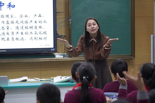 校长带队的一场理论盛宴 尽显精湛课堂教学艺术