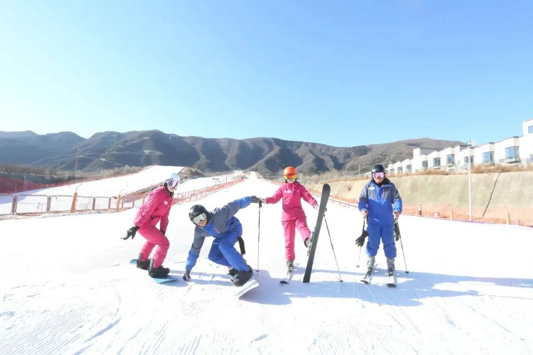 西山滑雪图片