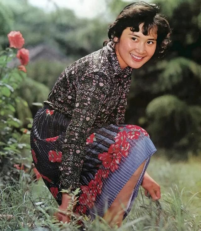 演员肖雄:80年代红极一时,巅峰时为拍戏离婚,65岁单身无儿女