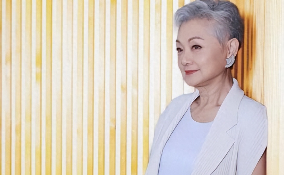 回顾叶丽仪一首上海滩红遍全球48岁不幸患病现状怎样