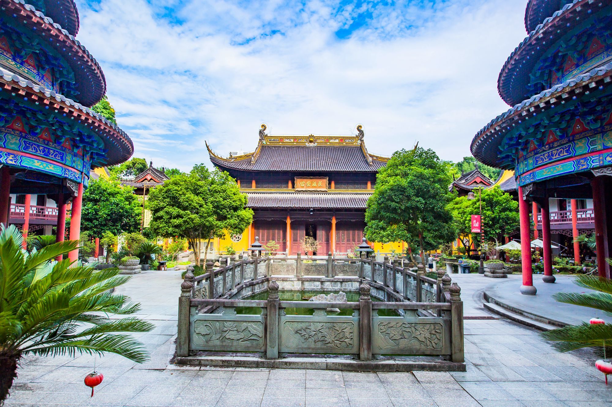 杭州桐庐圆通禅寺,环境优美,是我国建寺最早的观音道场之一