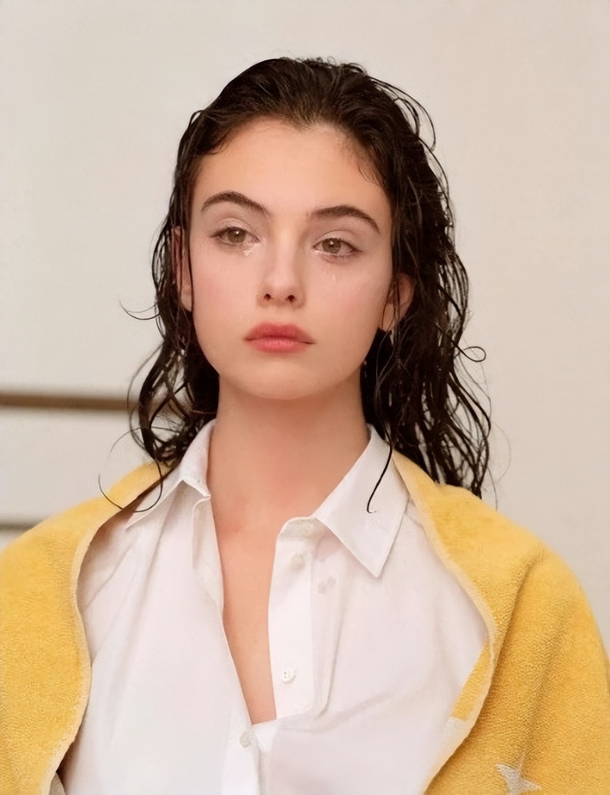 莫妮卡贝鲁奇:59岁美如女神,18岁女儿继承了天使面庞魔鬼身材