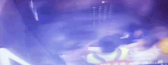 推荐|姐妹俩遭遇“电梯惊魂”后被救，物业却不让人走：2万维修费付一下