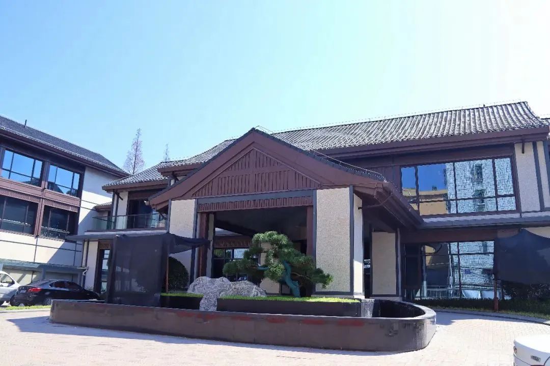 衢州府山脚下绝美打卡点,酒店,城隍庙,景观水系,别墅