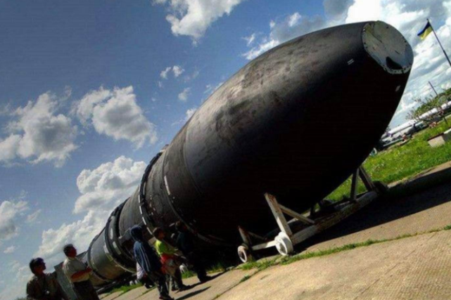 领土还没有中国一个省大,却坐拥2500枚核弹,总量是我国的5倍