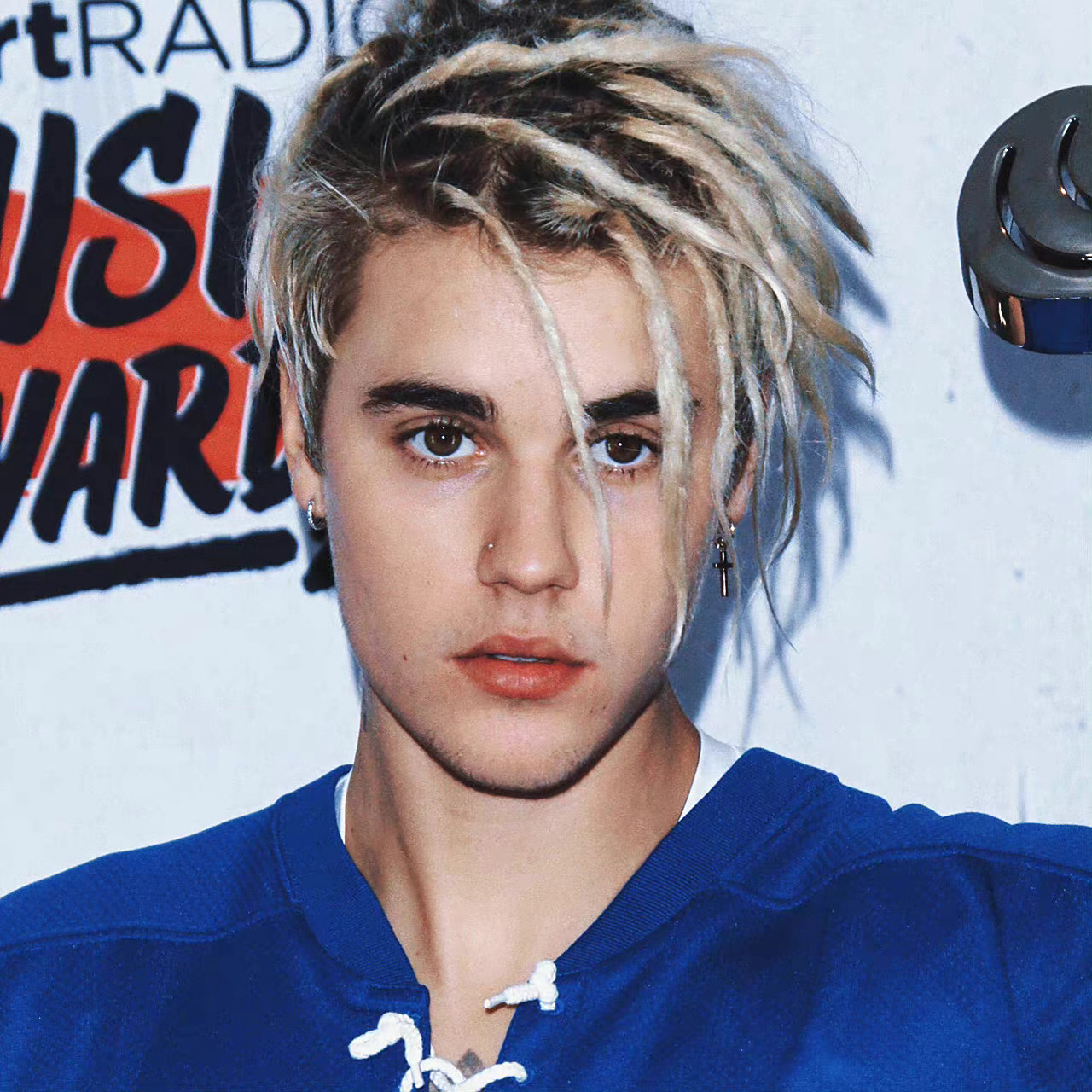 贾斯汀比伯氛围感相片合集 最喜欢14到18年b宝的发型 	 想要这样的男