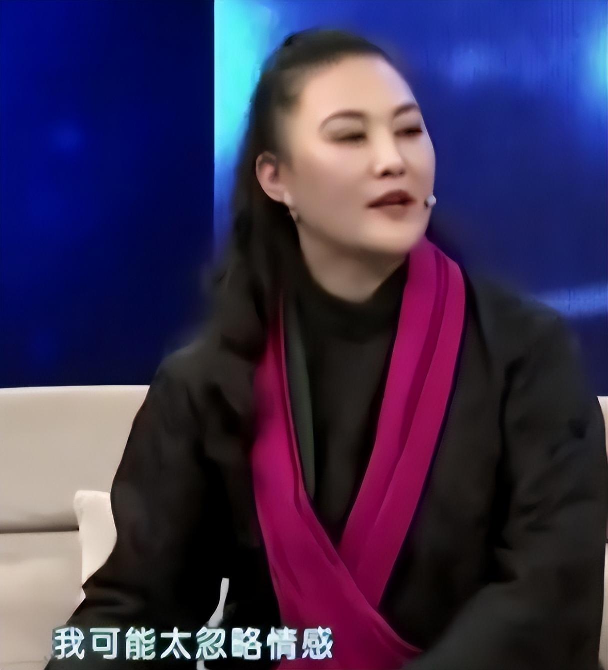回顾常戎与王菁华分手20年他娶娇妻幸福美满她50岁单身惹人心疼