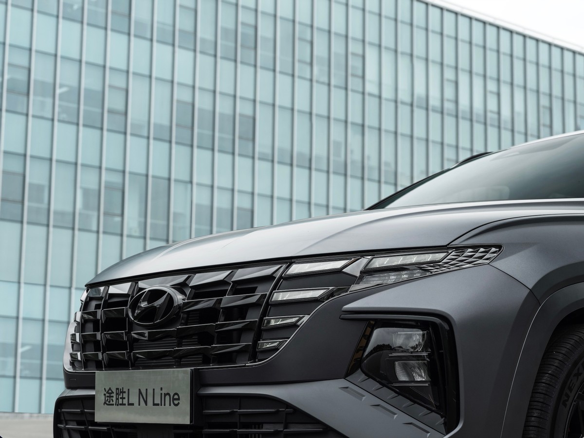外观黑化,满级配置,第五代途胜l n line 20周年纪念版物超所值