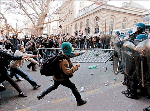 并表示法国内政部将采取"额外措施"来处理这场暴力抗议