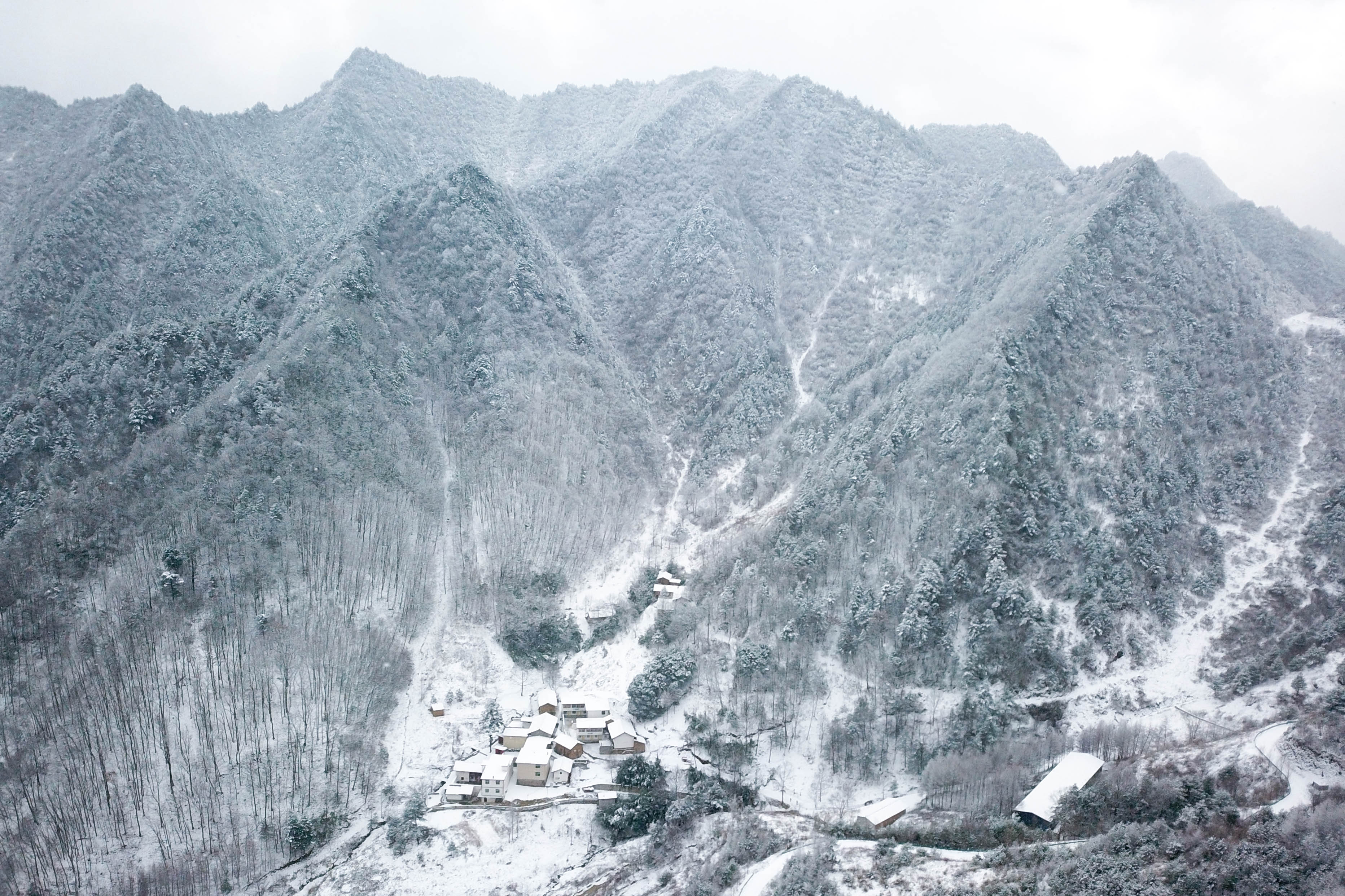 甘肃农村雪景图片图片