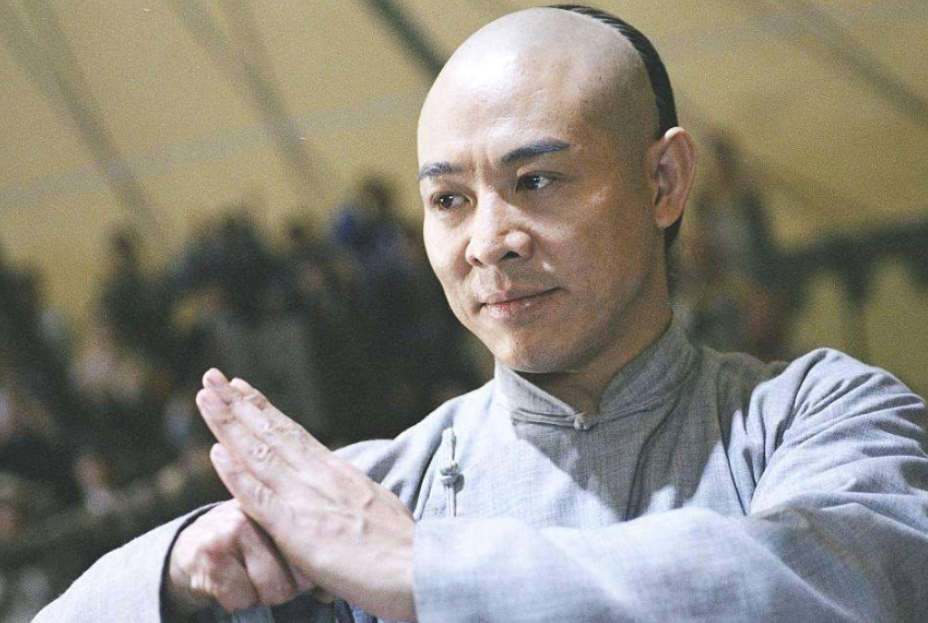 其父方德热爱习武,不仅是一名成功的丝绸商贩,还是南少林传人之一