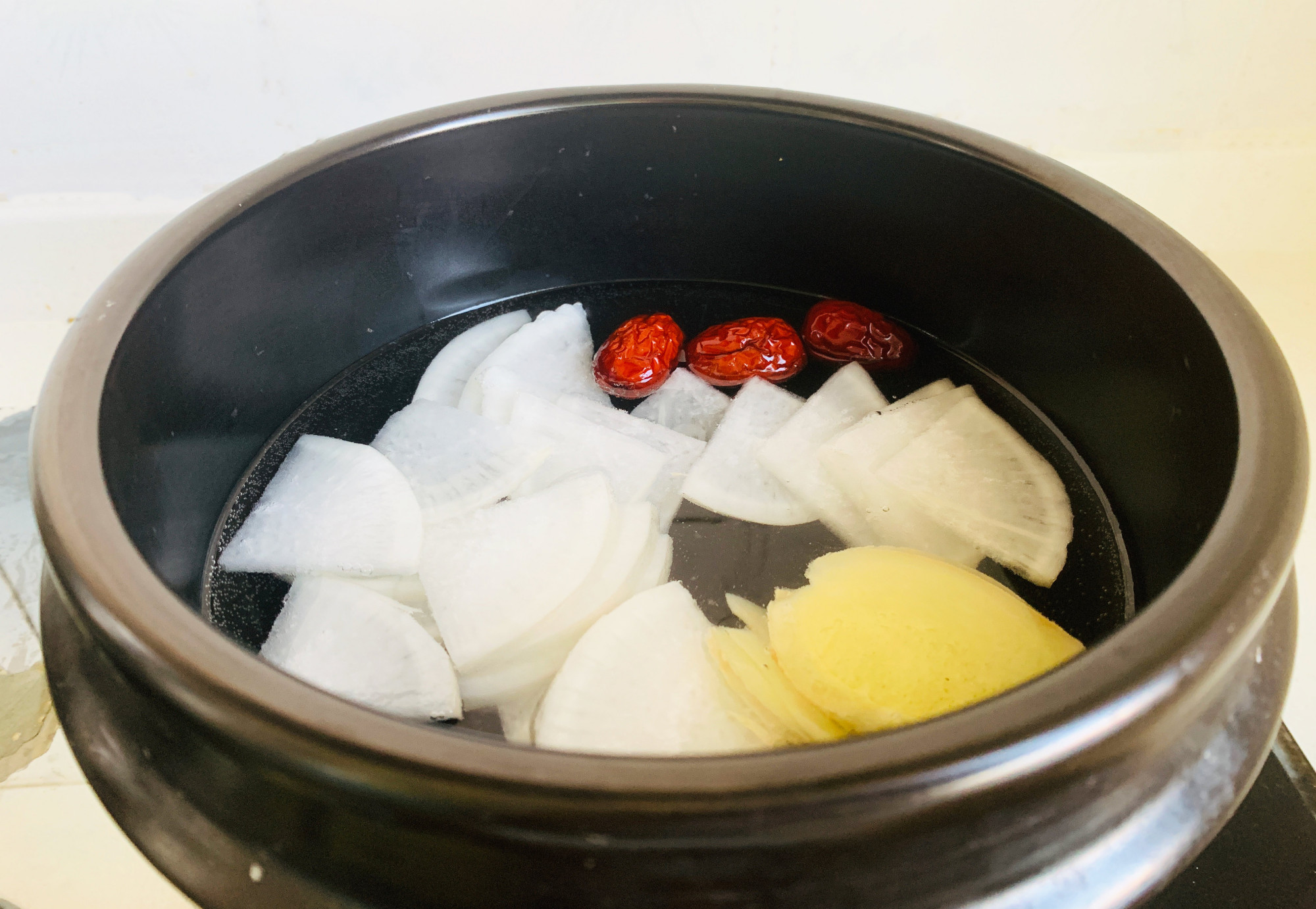 白萝卜加生姜煮水,作用太神奇了,寒冬来临,忍不住分享给朋友们