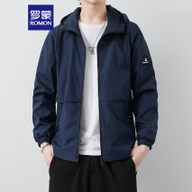 罗蒙男装属于哪个档次，是哪里的企业？罗蒙 ROMON 夹克男2022春秋季潮流时尚连帽商务外套男休闲百搭纯色上衣服男装京东好评率96%无理由退换京东配送旗舰店罗蒙 ROMON 夹克男2022春秋季潮流时尚连帽商务外套男休闲百搭纯色上衣服男装¥99罗蒙 夹克男外套秋冬季翻领纯色商务休闲时尚茄克衫修身中老年男装衣服 绿色 175京东好评率99%无理由退换京东配送罗蒙 夹克男外套秋冬季翻领纯色商务休闲时尚茄克衫修身中老年男装衣服 绿色 175¥399罗蒙旗舰店 品牌男装春秋学生棒球服宽松青少年外套夹克上衣帅气港风 8905灰色 XL京东好评率86%无理由退换旗舰店罗蒙旗舰店 品牌男装春秋学生棒球服宽松青少年外套夹克上衣帅气港风 8905灰色 XL¥199已下架罗蒙 ROMON 夹克男士外套春秋季潮流时尚迷彩连帽夹克衫青年休闲百搭工装上衣服男装京东好评率97%无理由退换京东配送旗舰店罗蒙 ROMON 夹克男士外套春秋季潮流时尚迷彩连帽夹克衫青年休闲百搭工装上衣服男装¥168