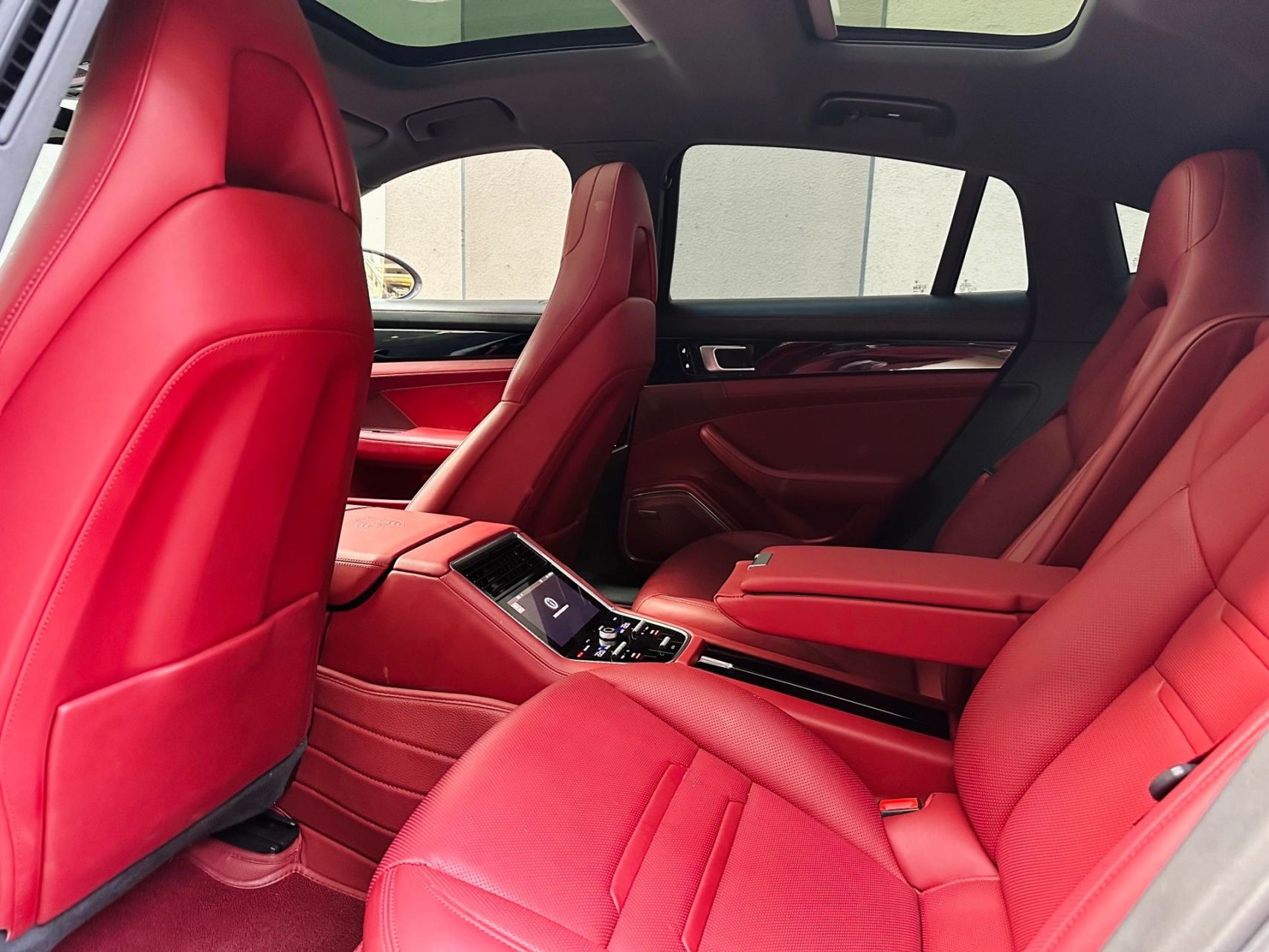 20年保时捷冰莓粉帕拉梅拉panamera 因为分手了 所以卖掉他给我买的