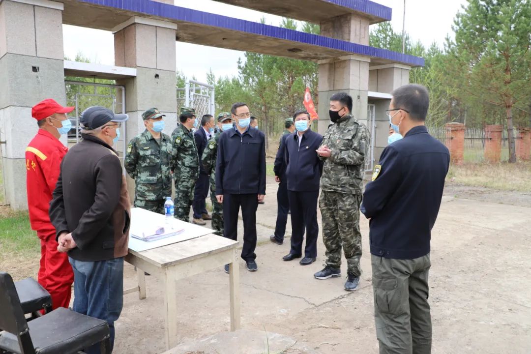 —大兴安岭林业集团公司副总经理刘志深入塔河县