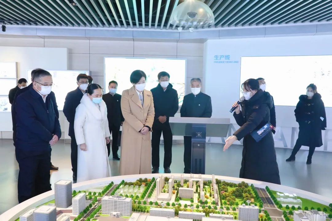 威海市政府副市长杨丽一行莅临安然纳米公司参观调研