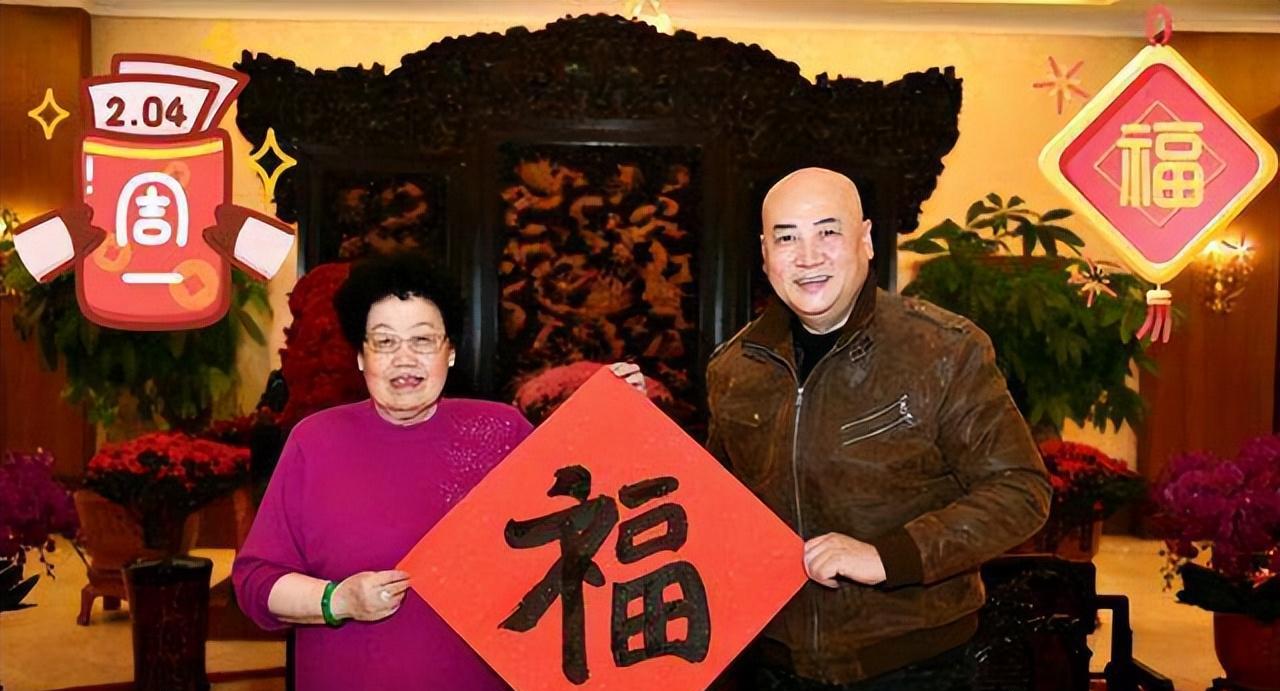 81岁富婆陈丽华,为了丈夫迟重瑞,亲手做饭引发网友热议