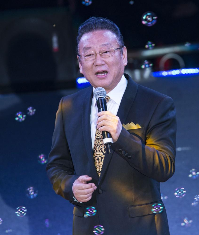 "当许镜清诉苦连天时,蒋大为早已凭借着《西游记》红遍大江南北.