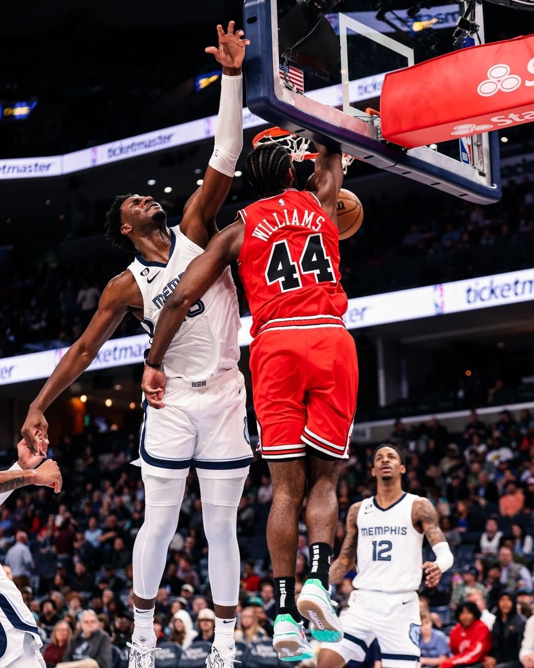 全新篮网击退公牛 丁威迪回归25分乔哈单节6三分 拉文空砍38分