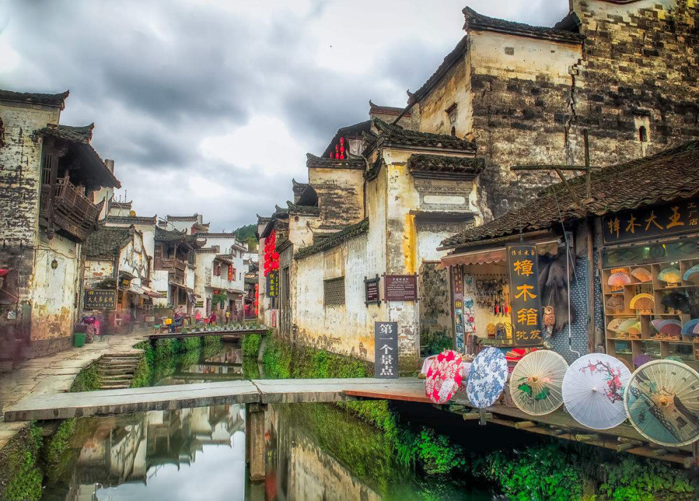 婺源李坑古村,薄烟如梦幻,村寨似桃源