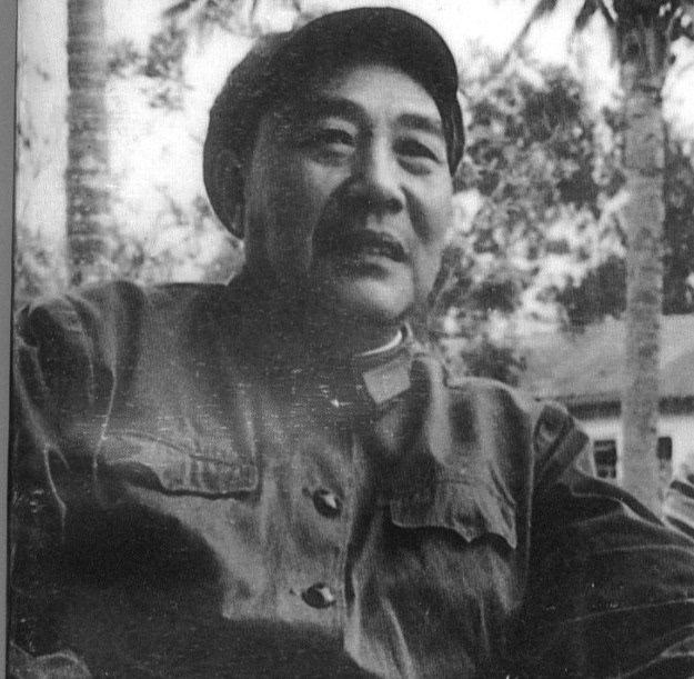 她是苦追顿星云将军的未婚妻,却在顿星云醒来娶她前跳崖自杀