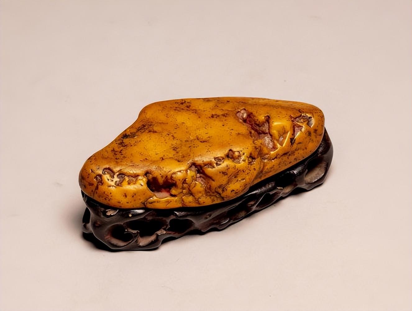 重庆老汉500块买的一块黄蜡石,8年后被广州石商1000万买走