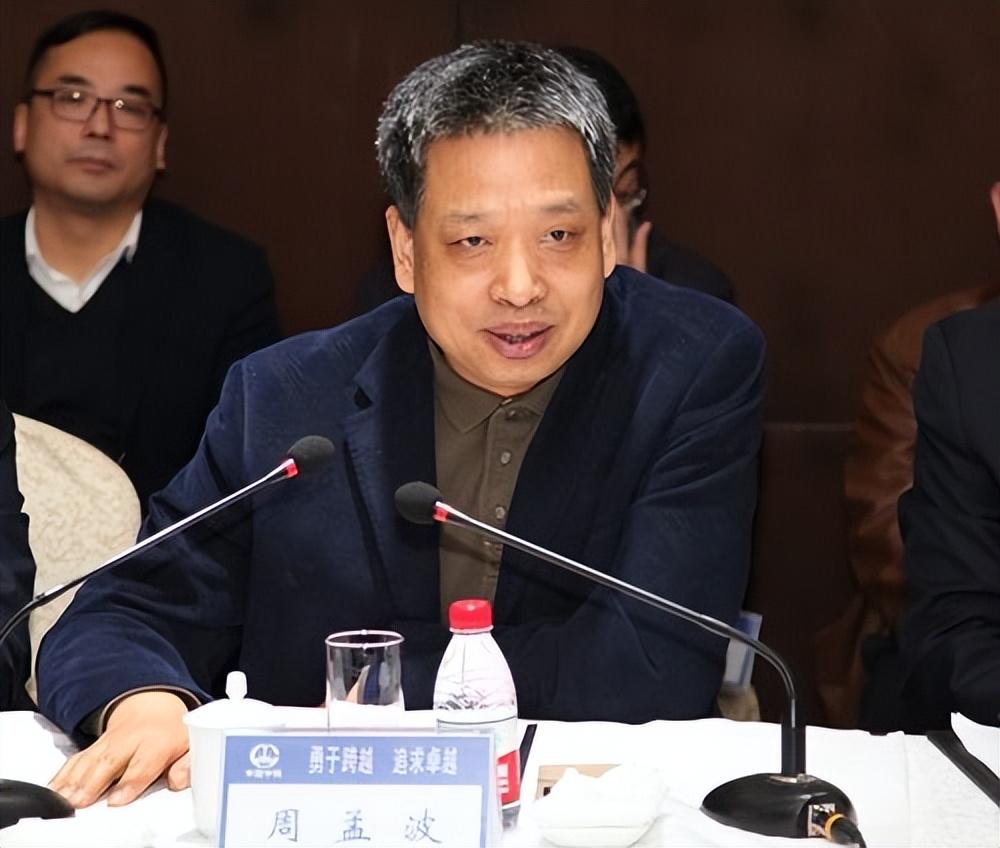 纪实:中铁高官周孟波:假装自杀逃亡国外,追逃2个月被缉捕回国