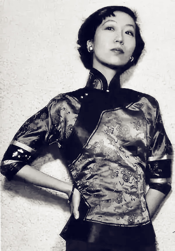 看了"民国才女"张爱玲的旗袍,才明白,外在贵从容,内在需心美