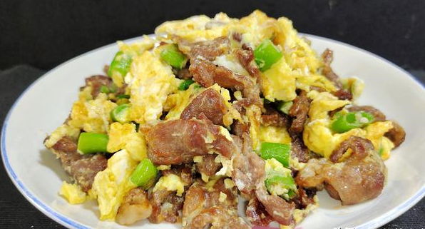 牛肉炒蛋:一盘全是优质蛋白!花5分钟炒一盘,美味滋补难停歇