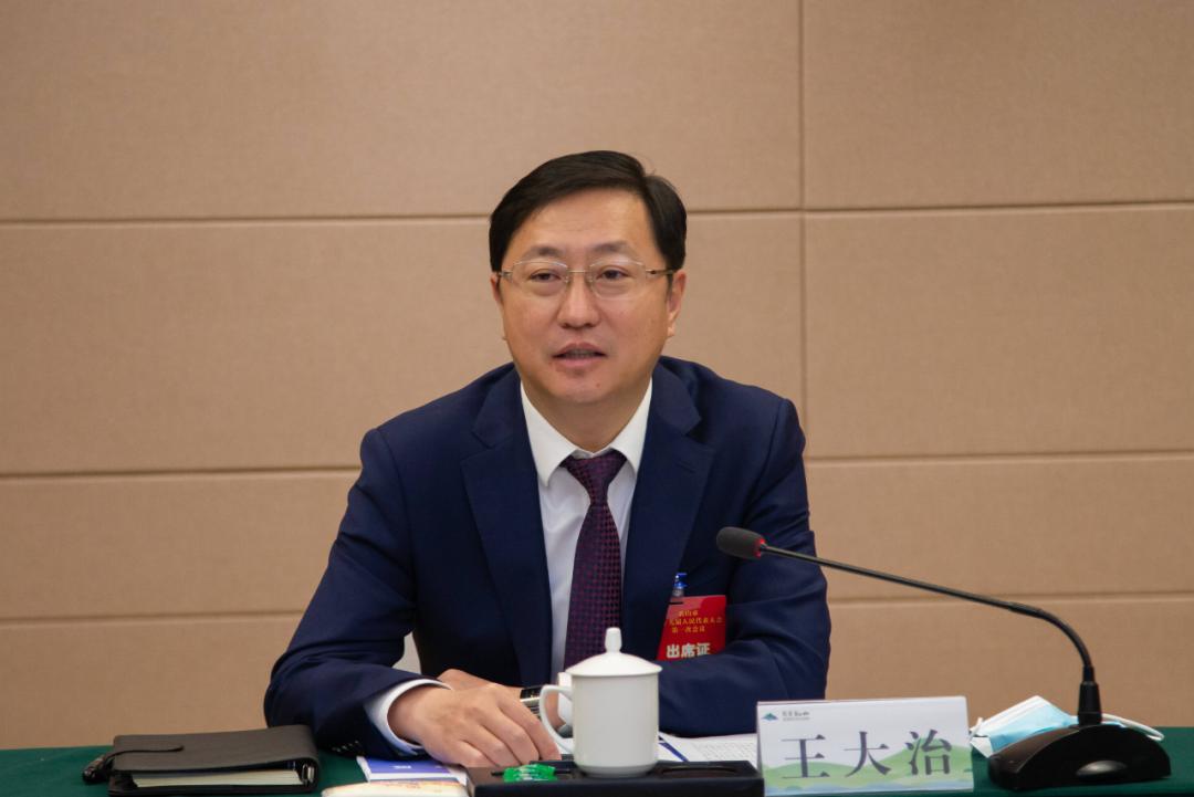 刘奎忠,王大治,李映华分别参加乳山市十九届人大一次会议专题座谈会