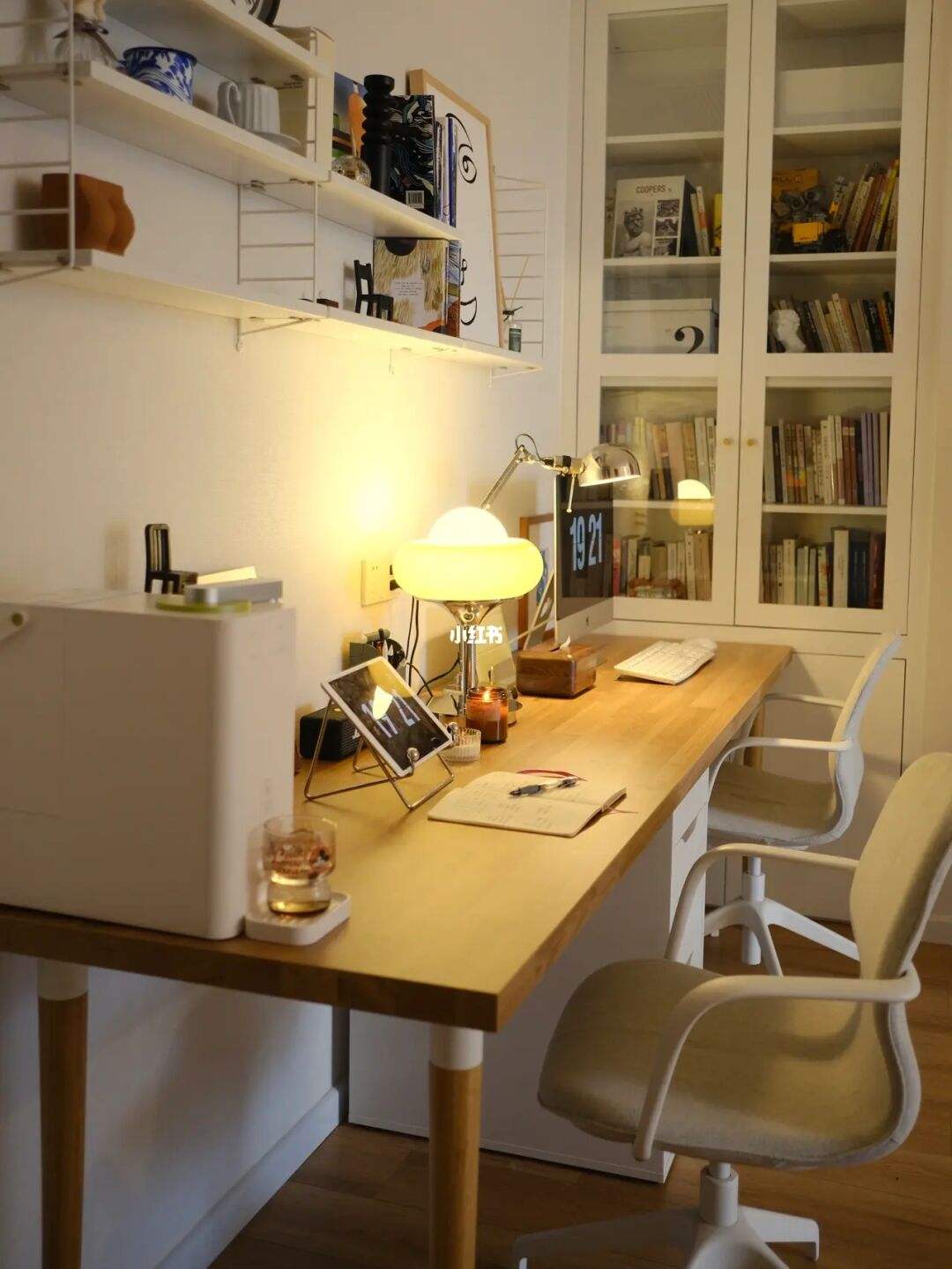 书房里的书桌,也是有讲究的,摆放得好,才能发挥出最大的威力