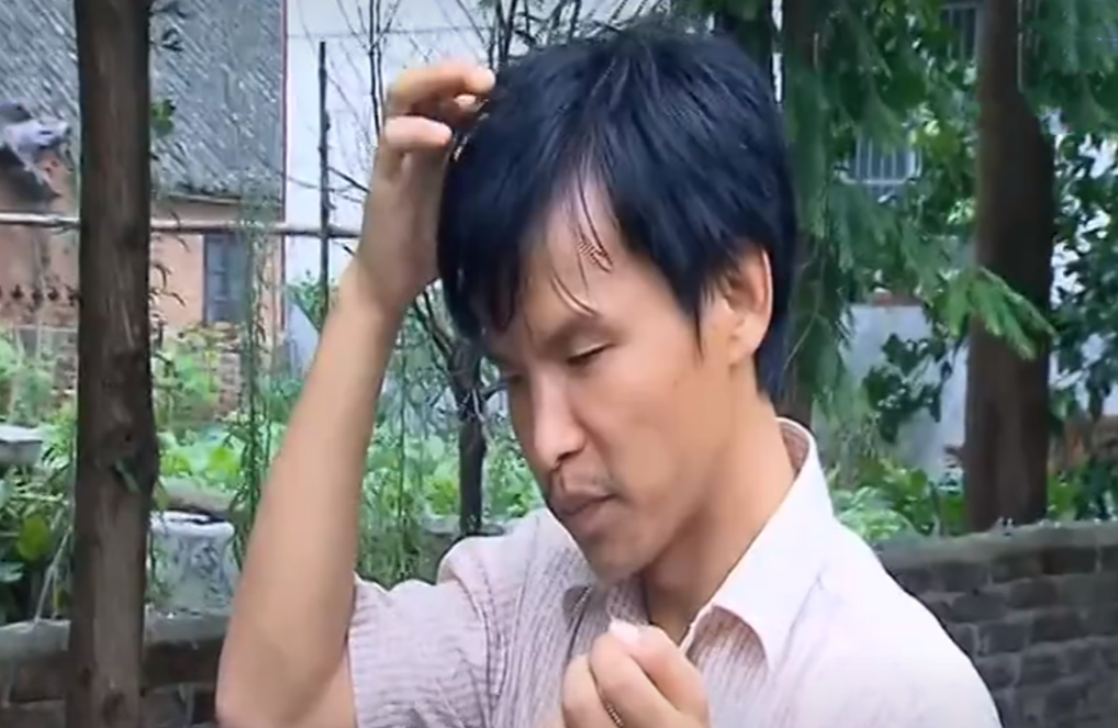 37岁啃老博士李明亮:啃完父母啃小妹,父亲气到直接报警