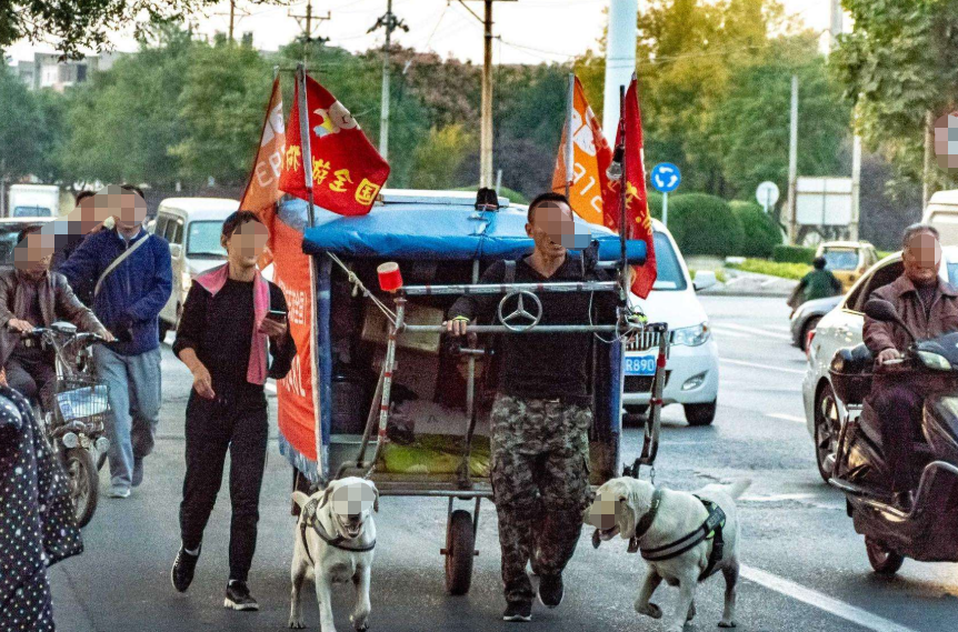 网红直播西藏徒步,镜头前很励志,身后却跟着一辆保时捷