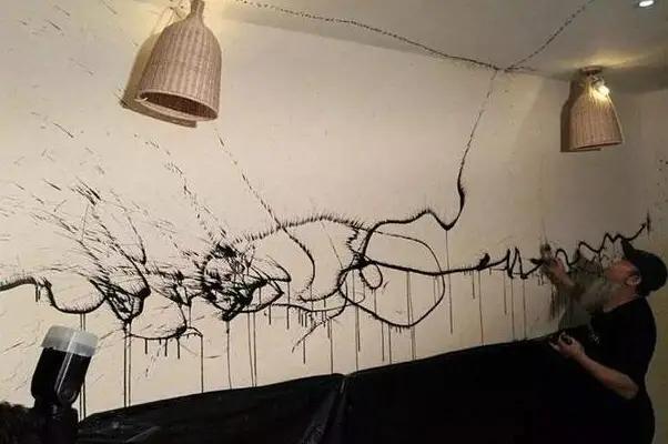 90后美女蒋涵萱的人体书法,这真的是书法艺术还是行为艺术?