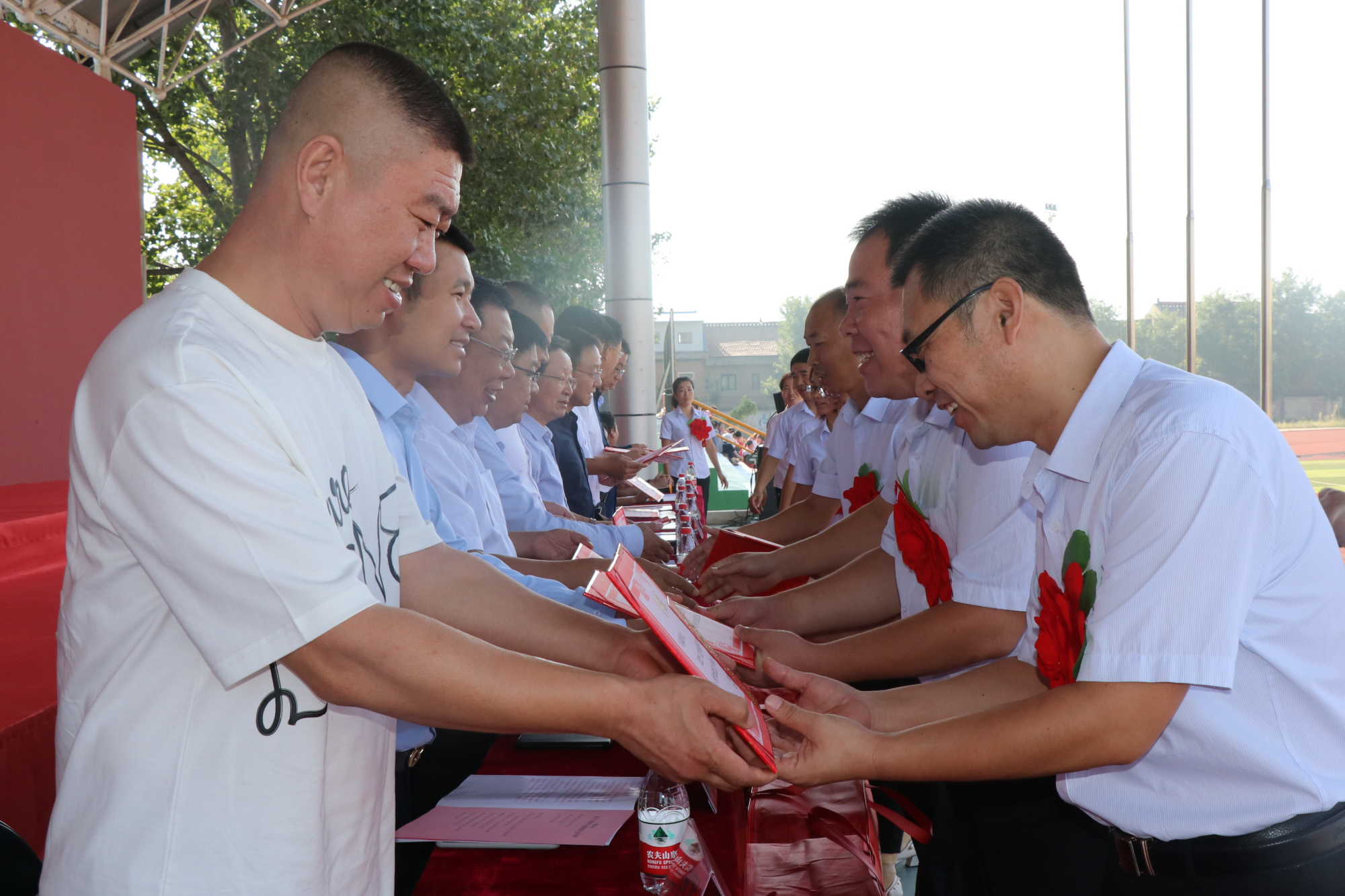 闻喜中学召开庆祝第37个教师节暨表彰大会