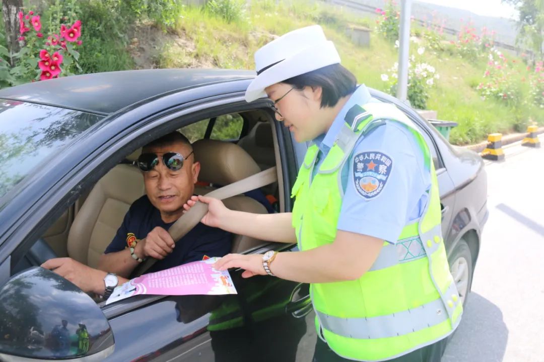 安定高速交警开展阵地宣传