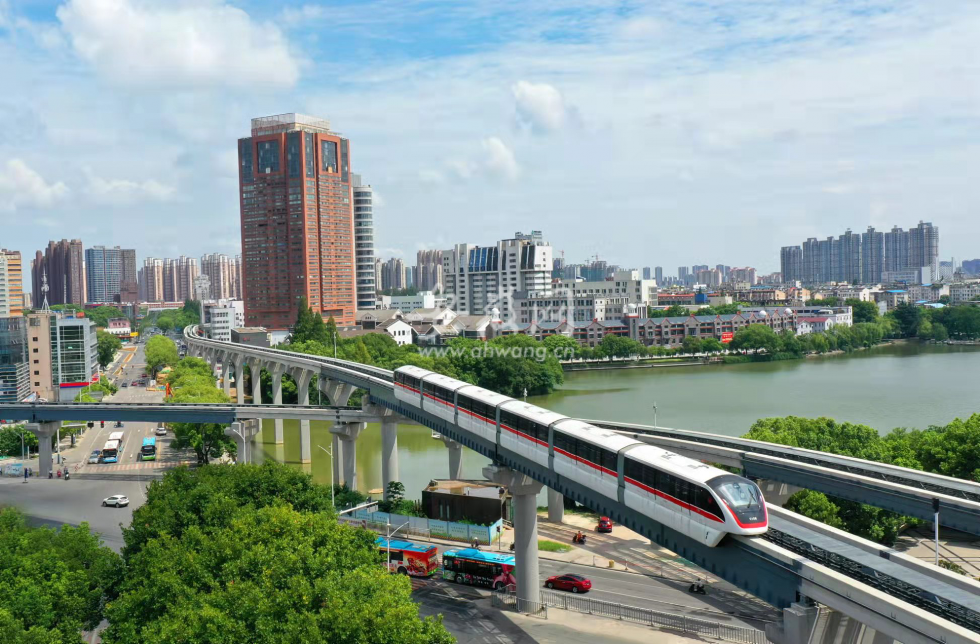 芜湖轨道交通1号线全线开通运营 系全国首个跨座式单轨列车