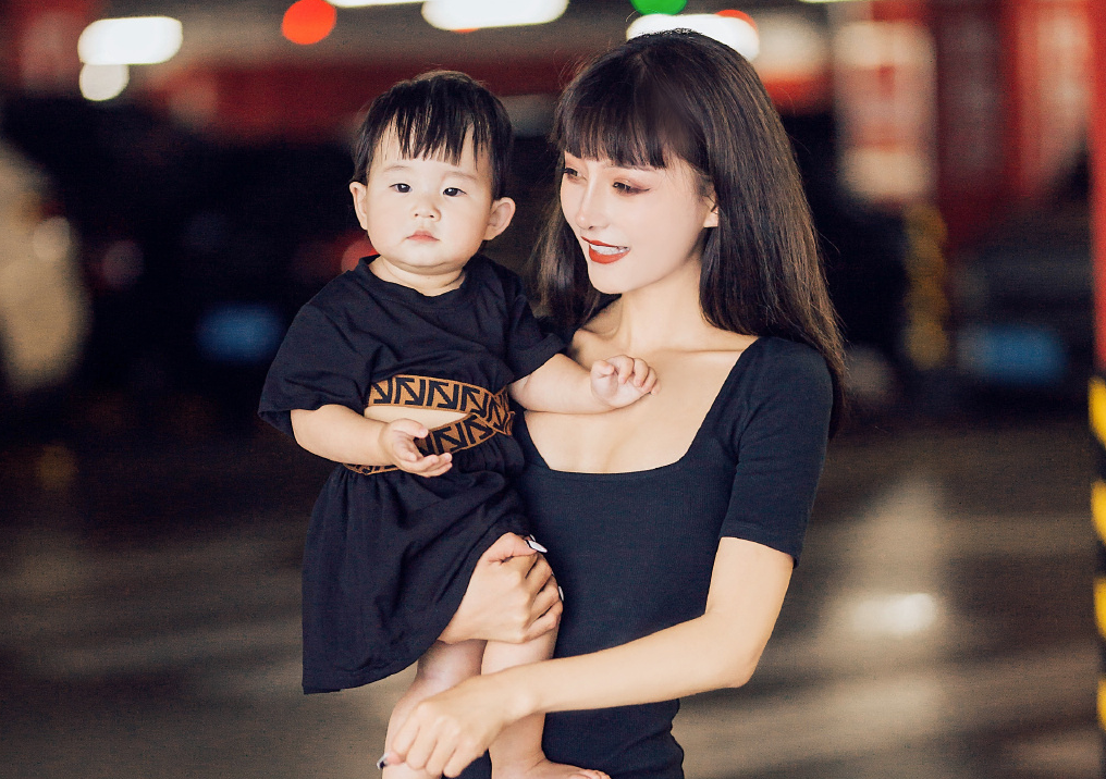 网红刘一手谈家暴事件,隔空嘲讽前任丹sir,扬言"我比你幸福"