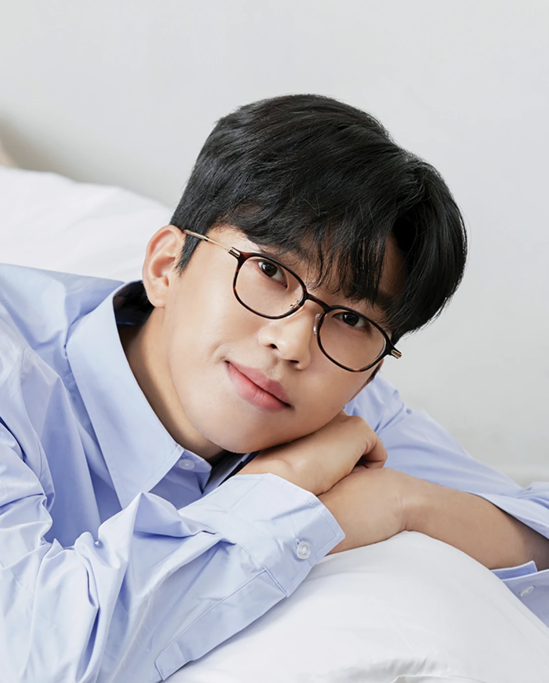 男团exo成员因为室内抽烟被罚款,当事人和公司称是电子烟?