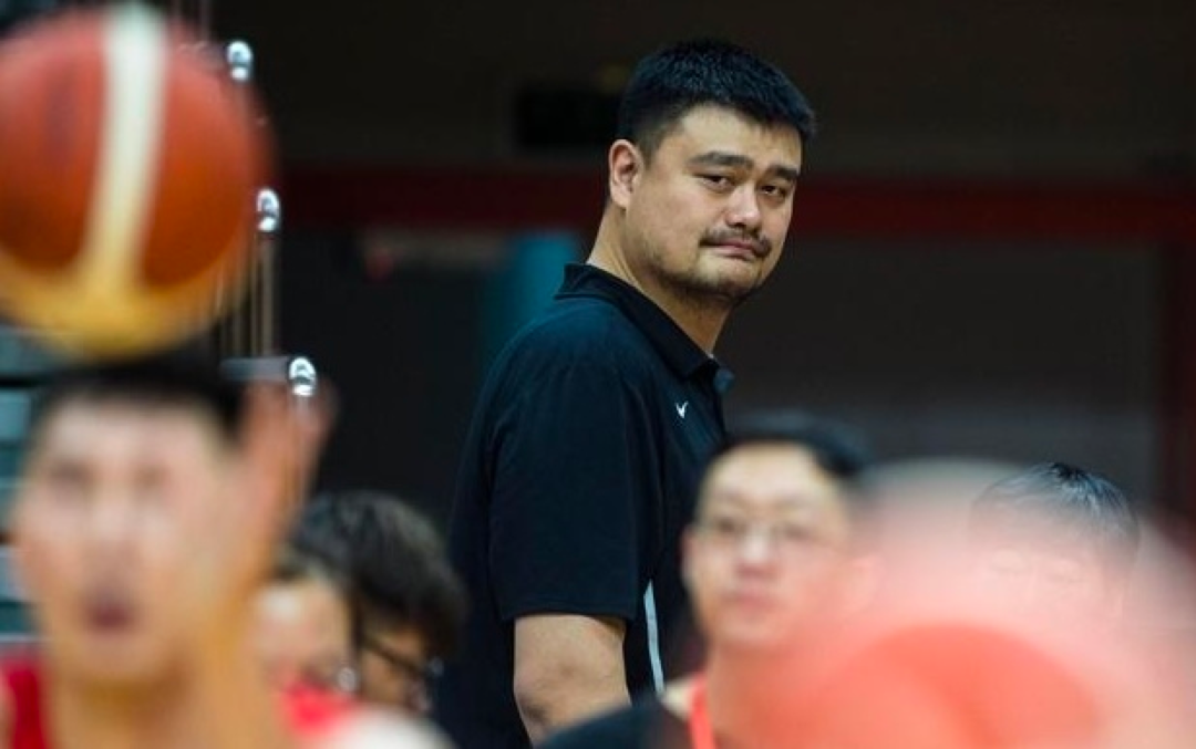 回顾43岁的姚明体重超400斤妻子风韵犹存13岁女儿身高近19米