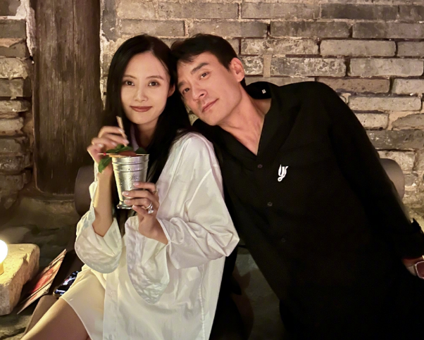 郝蕾前夫李光洁官宣小十岁妻子怀二胎,隋雨蒙孕肚曝光,没妊娠纹