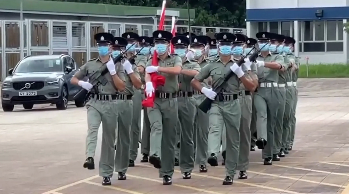 从今往后,香港警察再也不说"yes,sir"了