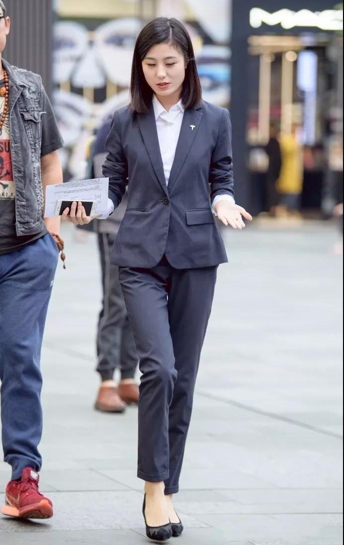 职场女人,修身西服搭配短发,真是精干的女人!