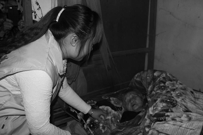 1女克3夫丈夫暴毙身亡妻子急忙下葬事情真相引众人唏嘘